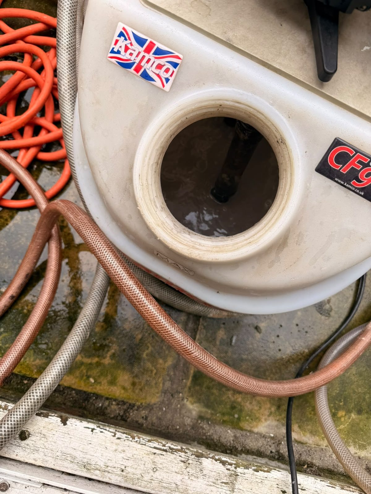 Kamco CF90 power flushing machine connected to a central heating system
